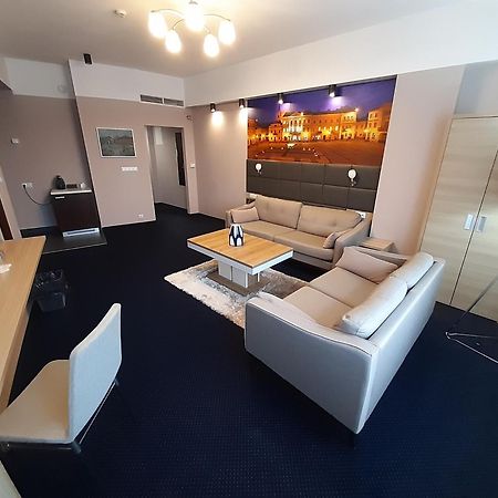 Vestil Hotel Piotrków Trybunalski Exteriör bild
