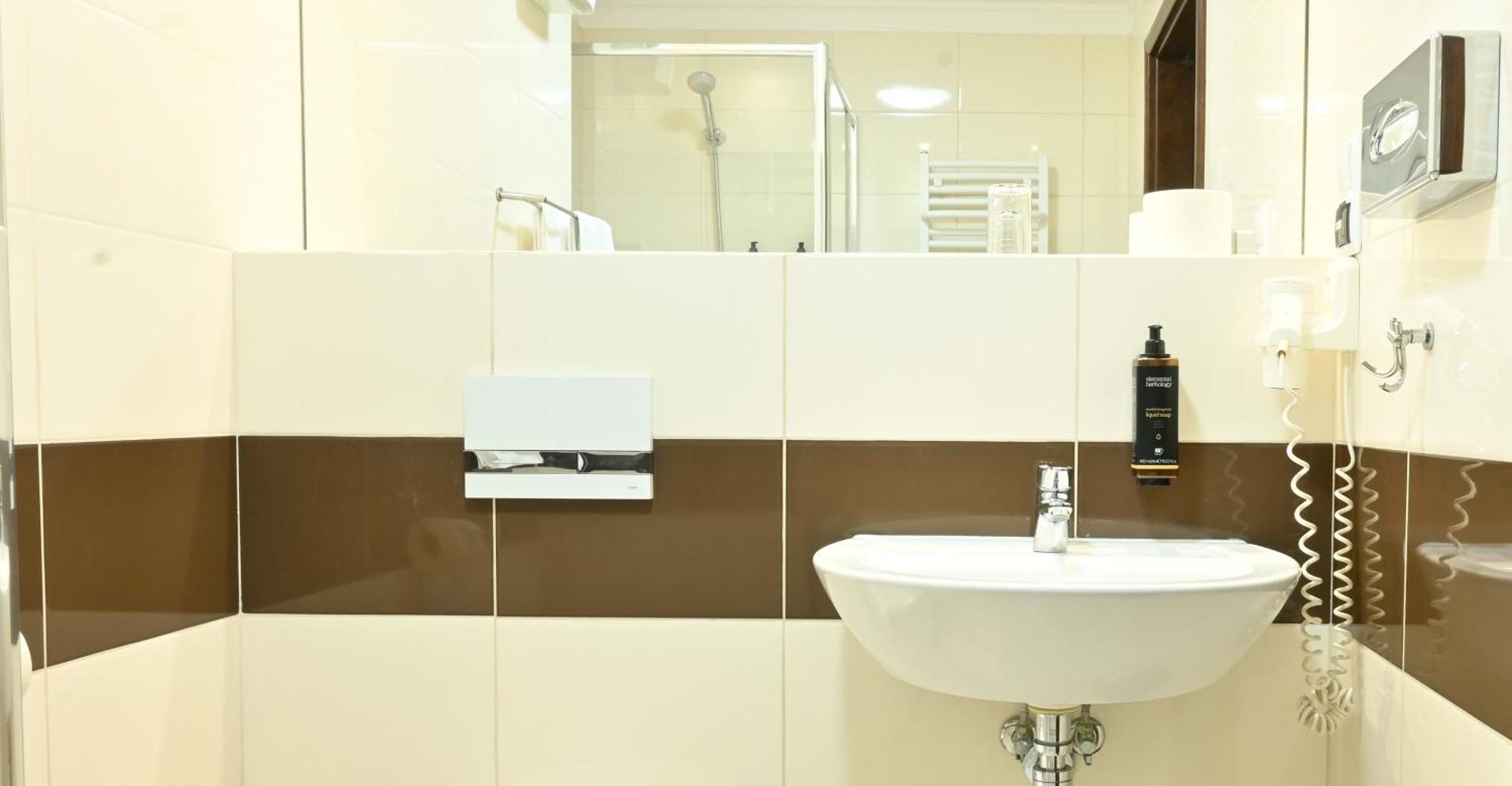 Vestil Hotel Piotrków Trybunalski Exteriör bild