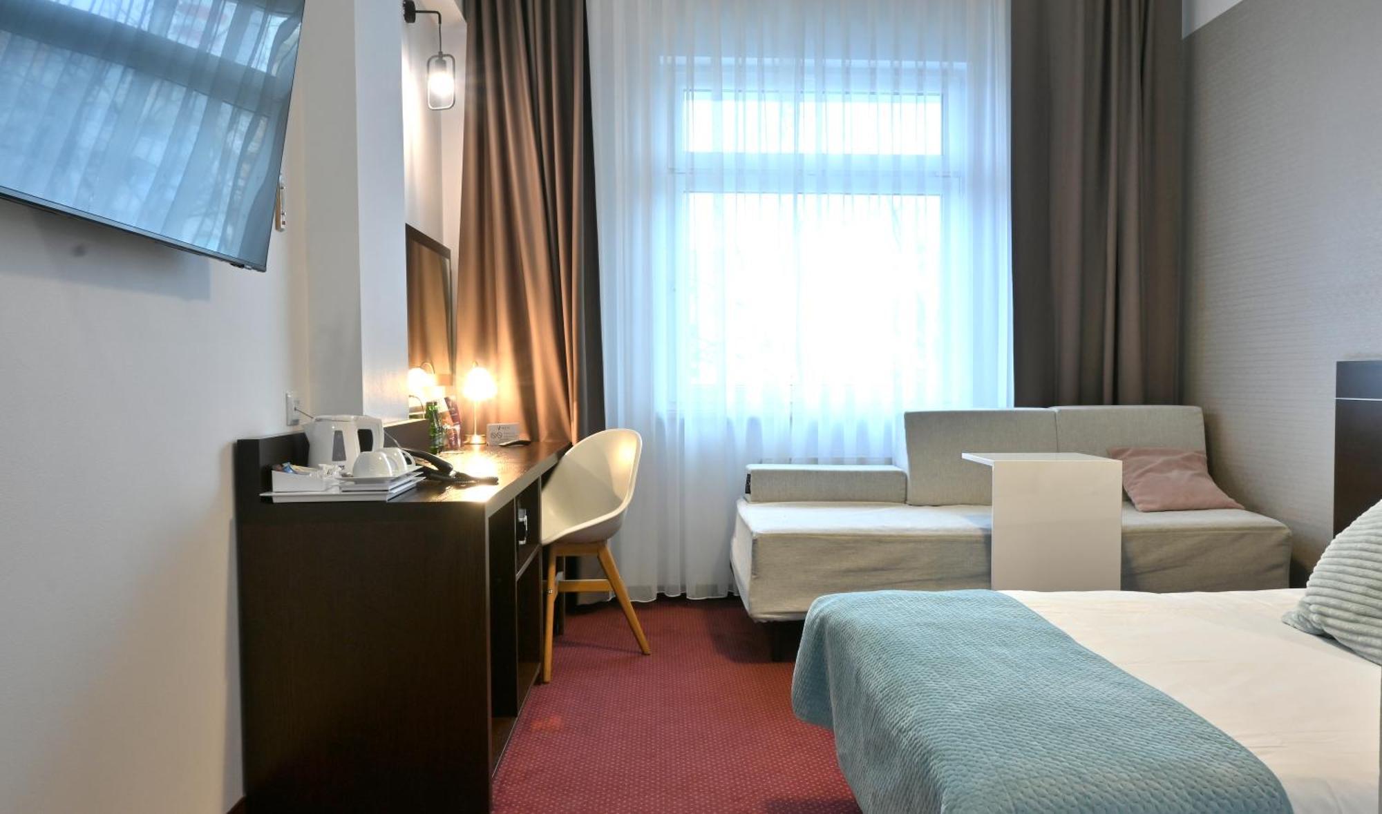 Vestil Hotel Piotrków Trybunalski Exteriör bild