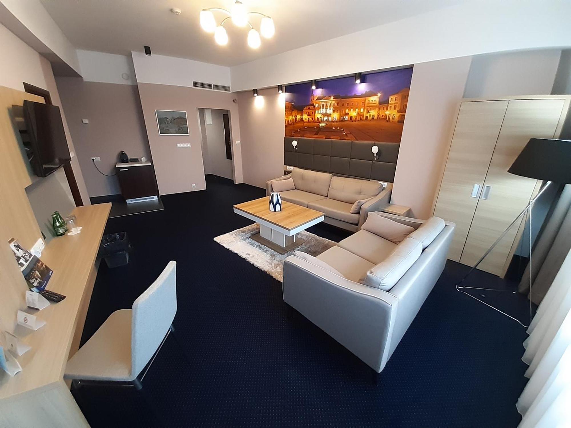 Vestil Hotel Piotrków Trybunalski Exteriör bild