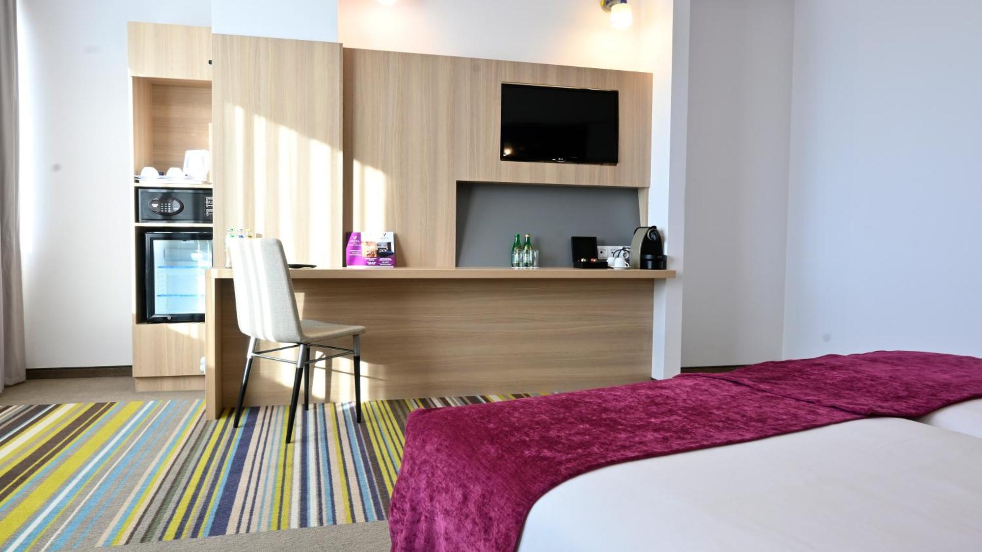 Vestil Hotel Piotrków Trybunalski Exteriör bild