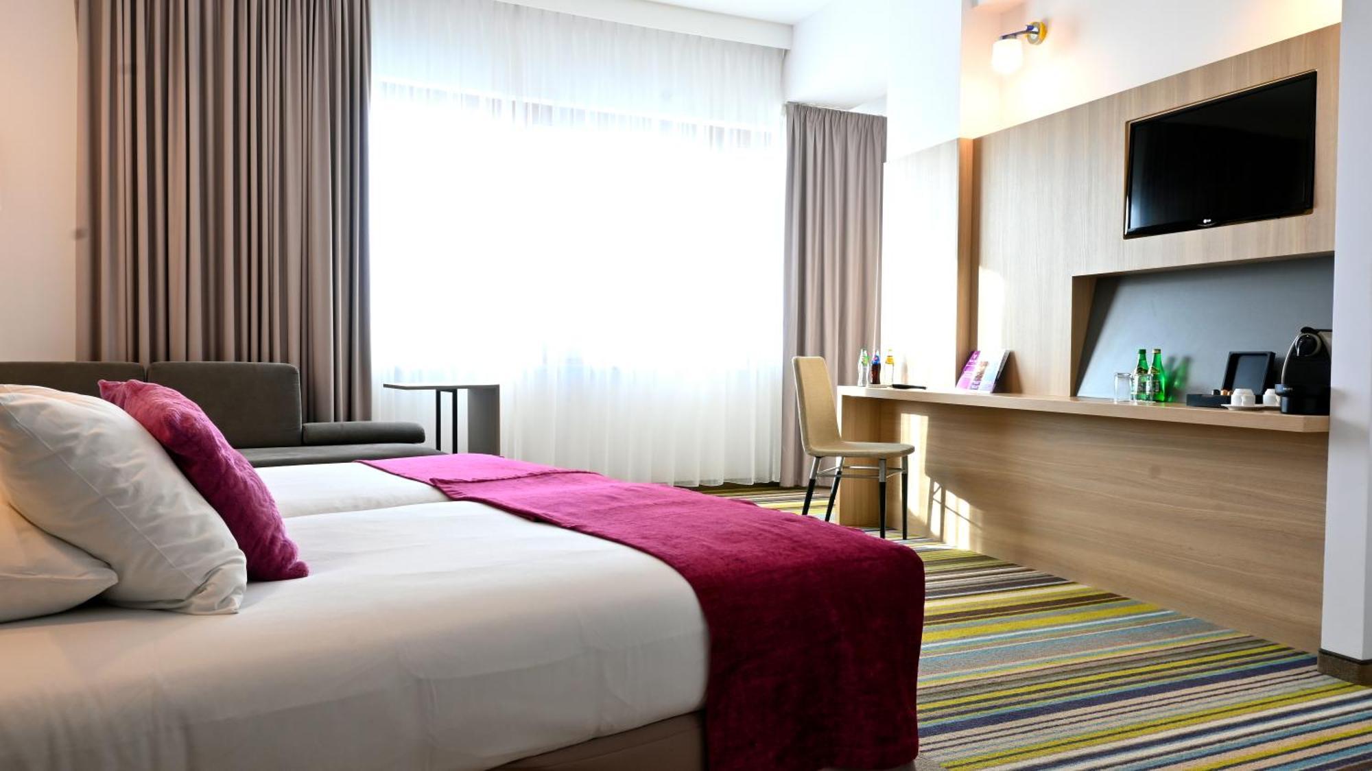 Vestil Hotel Piotrków Trybunalski Exteriör bild