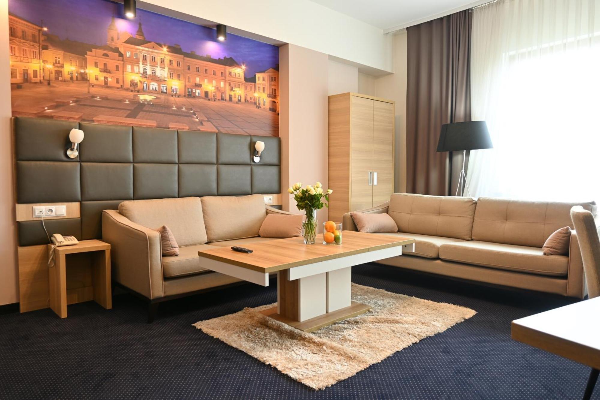 Vestil Hotel Piotrków Trybunalski Exteriör bild