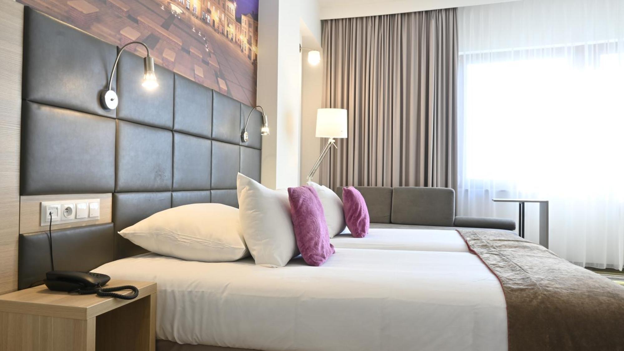 Vestil Hotel Piotrków Trybunalski Exteriör bild