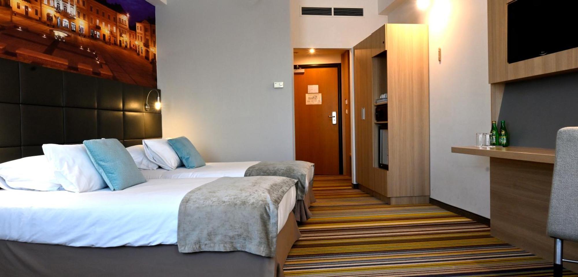 Vestil Hotel Piotrków Trybunalski Exteriör bild