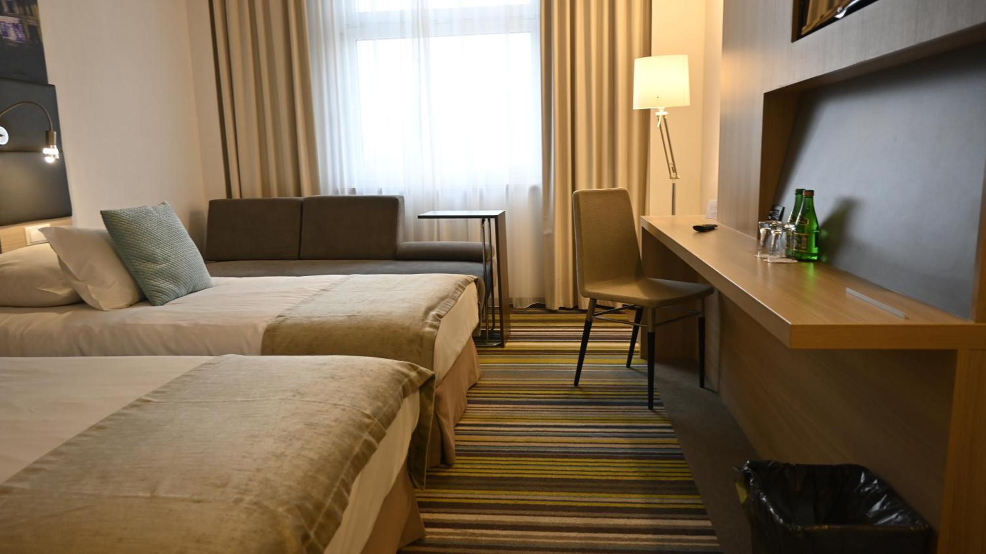 Vestil Hotel Piotrków Trybunalski Exteriör bild