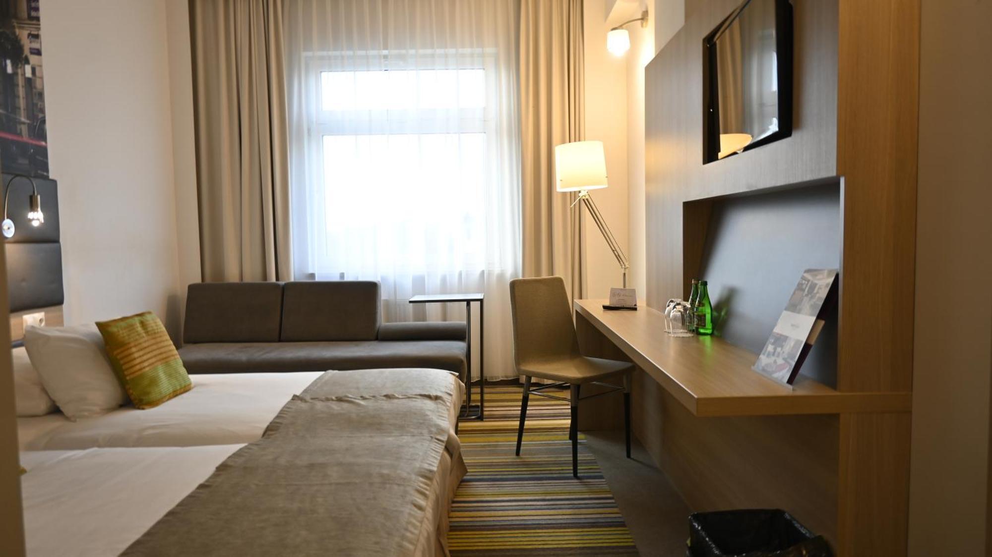 Vestil Hotel Piotrków Trybunalski Exteriör bild