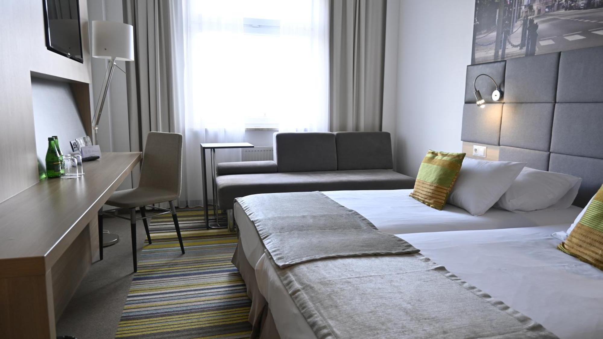 Vestil Hotel Piotrków Trybunalski Exteriör bild