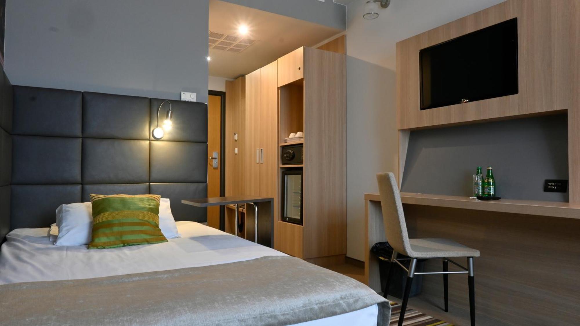 Vestil Hotel Piotrków Trybunalski Exteriör bild