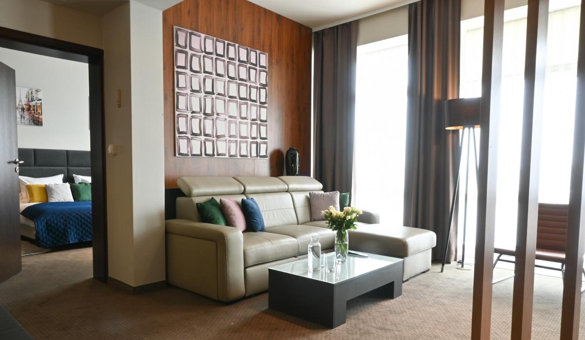 Vestil Hotel Piotrków Trybunalski Exteriör bild