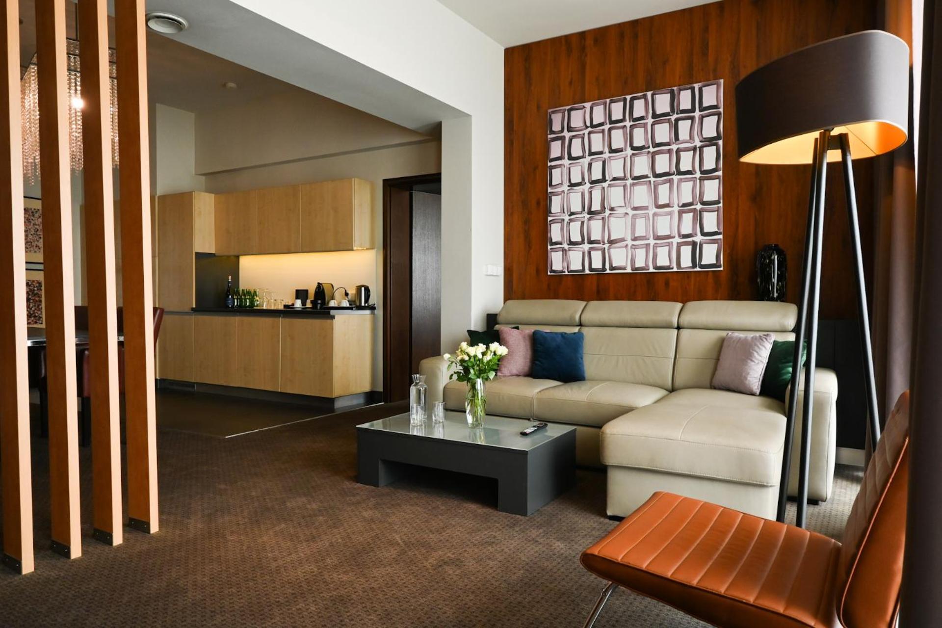 Vestil Hotel Piotrków Trybunalski Exteriör bild